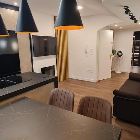 Atico De Diseno En El Centro Apartment Oviedo Luaran gambar